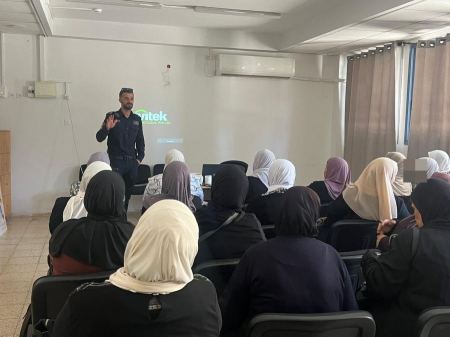 نشاط توعوي ضد مخاطر الاحتيال لكبار السن بحي الطور بالقدس
